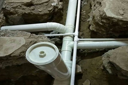 鄞州福明泥沙堵塞管道疏通方法|卫生间地上渗水,马桶水位高漏水怎么办